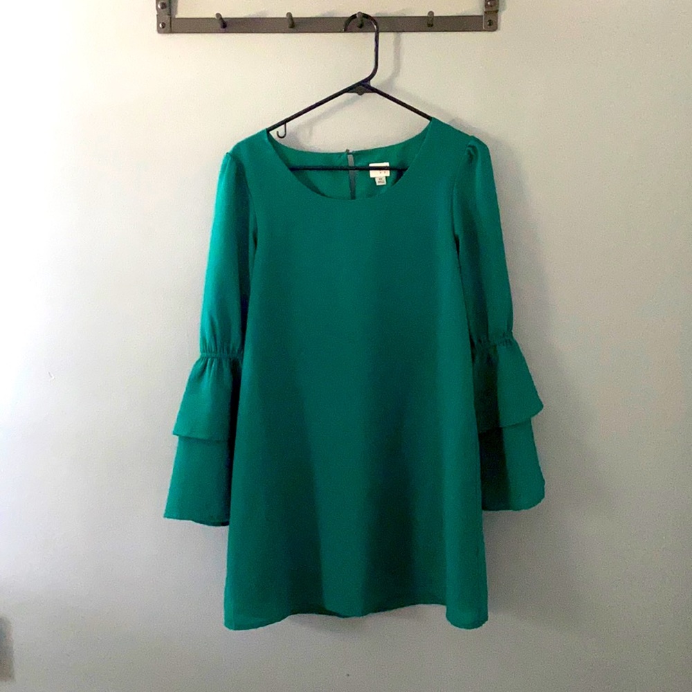 Emerald green flowy dress. Bell sleeves.
